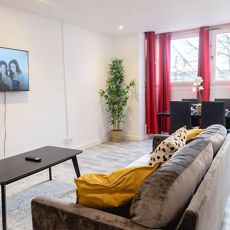 شقة 2 Bed With Free Parking لندن المظهر الخارجي الصورة