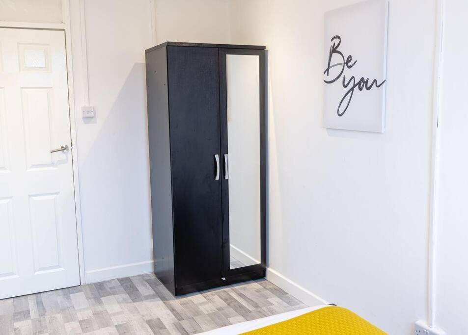 شقة 2 Bed With Free Parking لندن المظهر الخارجي الصورة