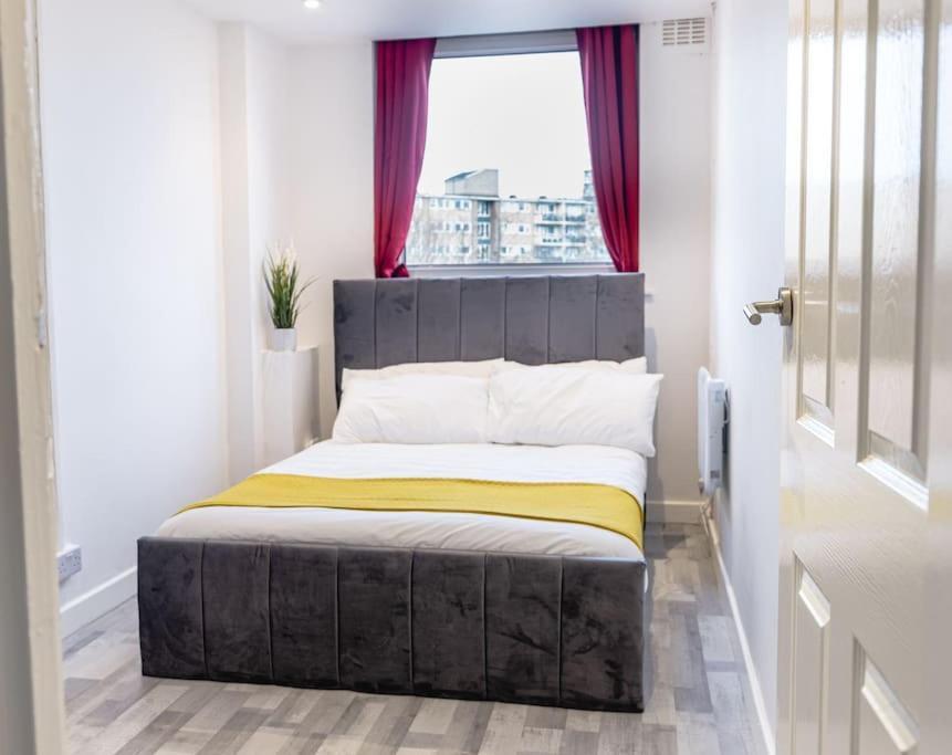 شقة 2 Bed With Free Parking لندن المظهر الخارجي الصورة