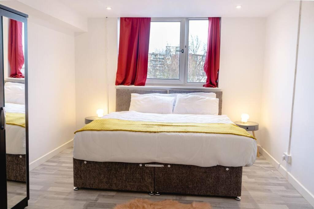 شقة 2 Bed With Free Parking لندن المظهر الخارجي الصورة